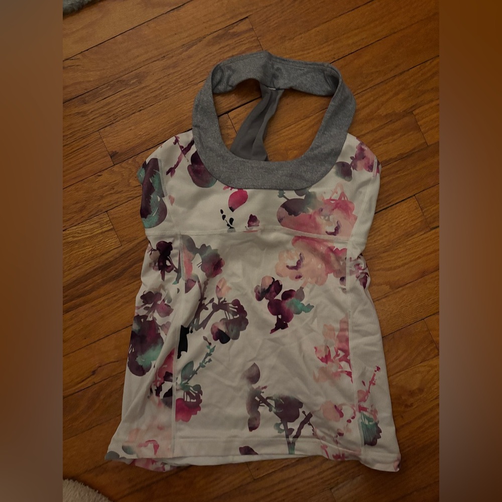 Lululemon Floral scoop neck blurred blossoms tank - EUC
Size 2 - no tags